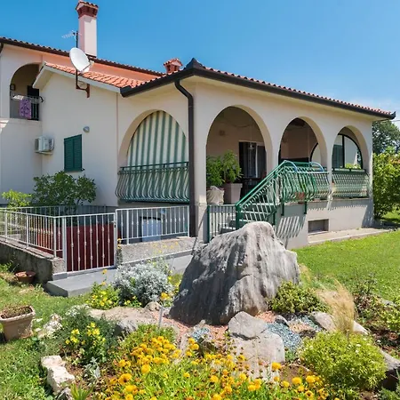 House Olive Grove With Pool And Garden ラビン