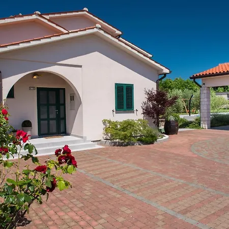 House Olive Grove With Pool And Garden アパート