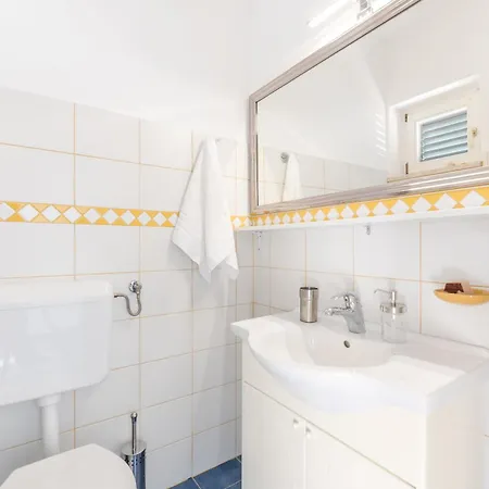 Vakantiehuis House Olive Grove With Pool And Garden *