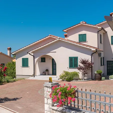 House Olive Grove With Pool And Garden Vakantiehuis Labin (Istria)