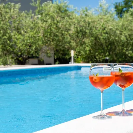 House Olive Grove With Pool And Garden Labin (Istria)