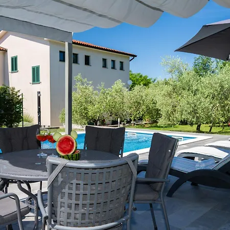 Vakantiehuis House Olive Grove With Pool And Garden *